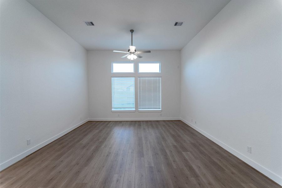 Spacious, unfurnished interior of a new home in Sunterra, Katy (Image 14).