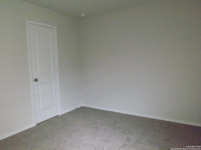Spacious, unfurnished interior of a new home in Salado Creek, San Antonio (Image 16). Spacious, unfurnished interior of a new home in Salado Creek, San Antonio (Image 16).