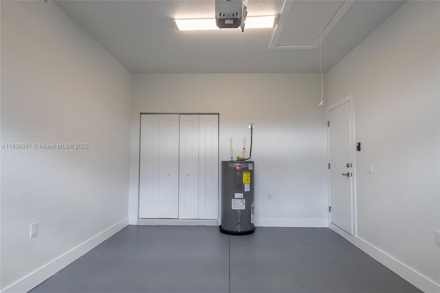 Spacious, unfurnished interior of a new home in , Lake Placid (Image 28).