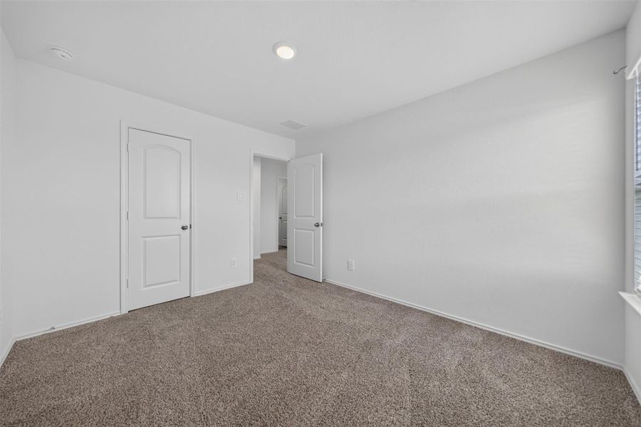 Spacious, unfurnished interior of a new home in , Houston (Image 48).