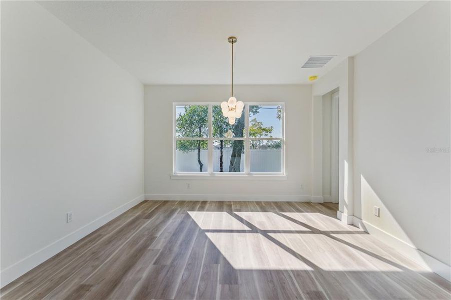 Spacious, unfurnished interior of a new home in Eagles Landing, Orlando (Image 11).