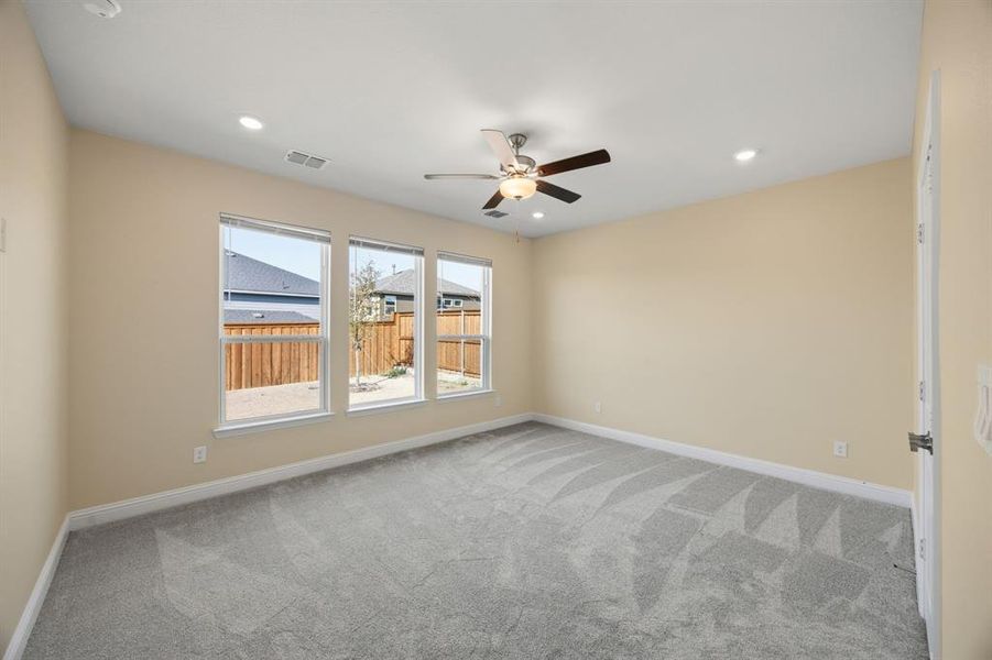 Spacious, unfurnished interior of a new home in Stoneridge, Melissa (Image 13).
