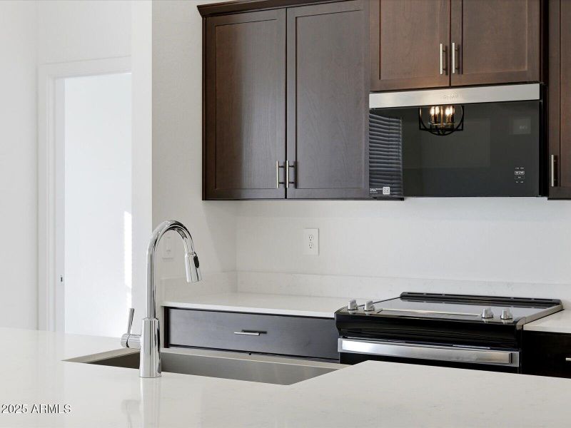 24583 W CHAMBERS Street