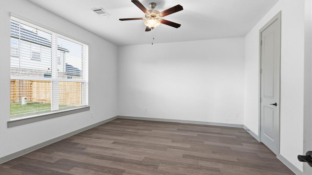 Spacious, unfurnished interior of a new home in Alexander 55' Homesites, Pearland (Image 17).