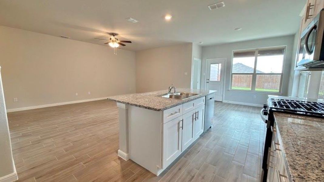 Kitchen & Dining
