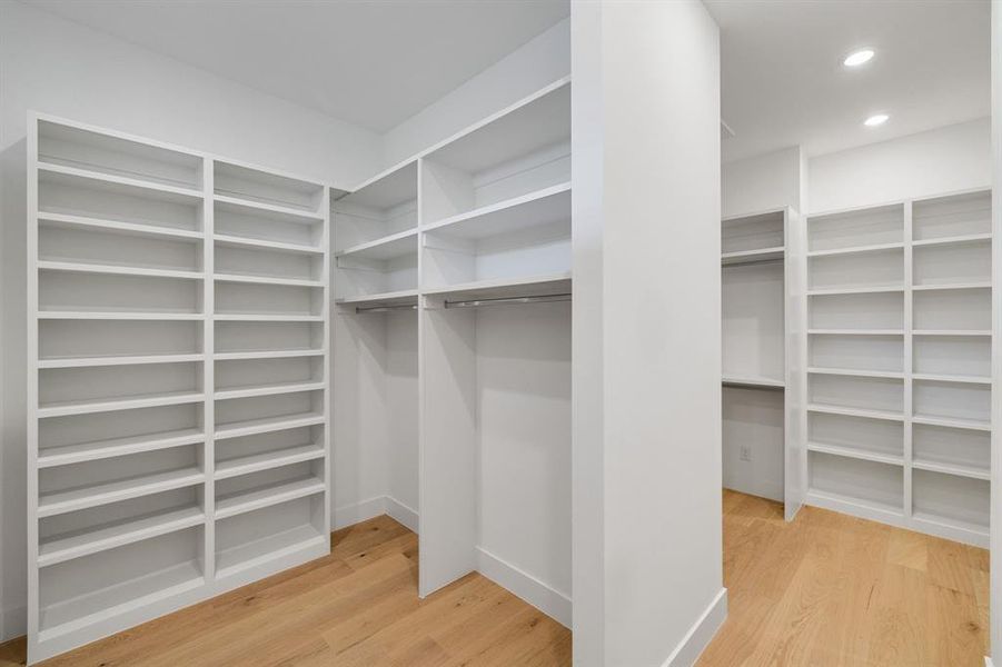 Spacious, unfurnished interior of a new home in , Farmers Branch (Image 19).