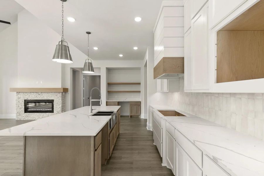 Brynlee II G Kitchen