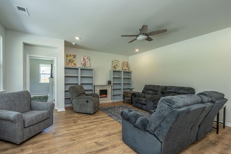 Furnished interior view inside a new home in French Quarter Creek, Huger (Image 14).