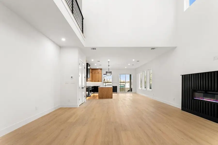Spacious, unfurnished interior of a new home in , Dallas (Image 22).