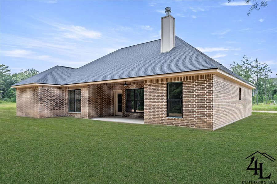 Exterior details and patio area of a home in , Lumberton (Image 3).