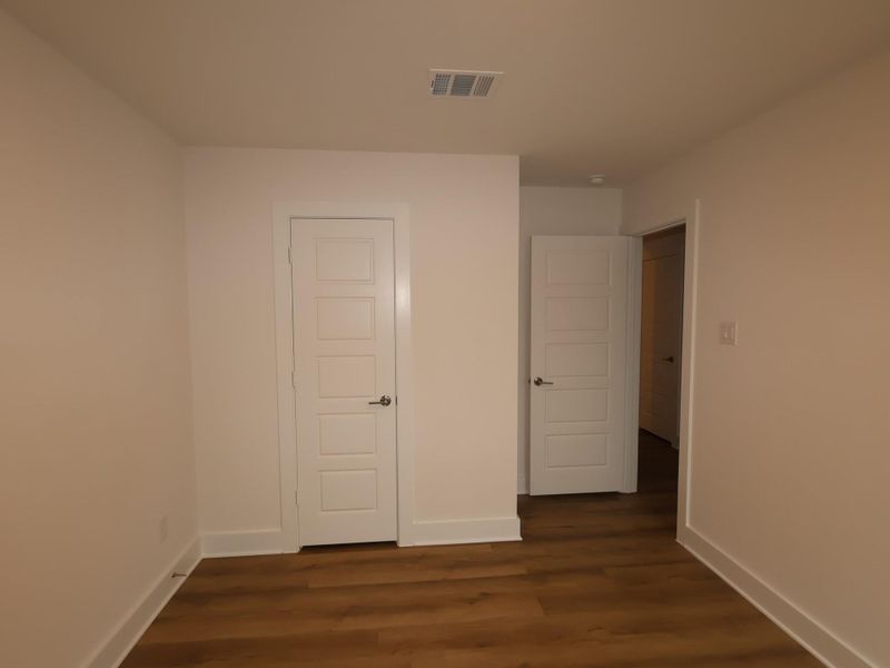 Spacious, unfurnished interior of a new home in Lago Mar, Santa Fe (Image 19).