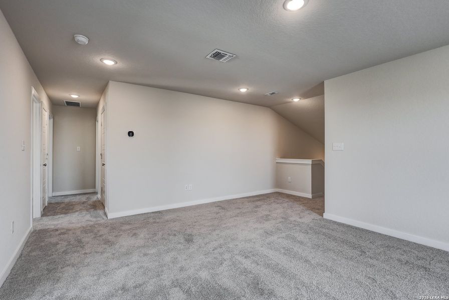 Spacious, unfurnished interior of a new home in Hiddenbrooke, Seguin (Image 18).