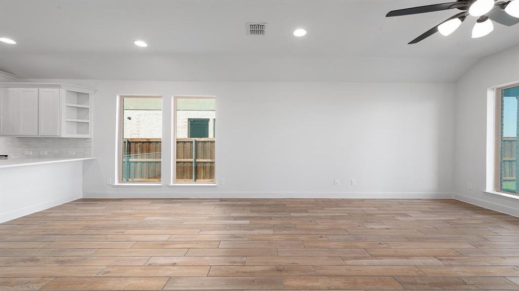 Spacious, unfurnished interior of a new home in Trinity Falls 45', McKinney (Image 13).