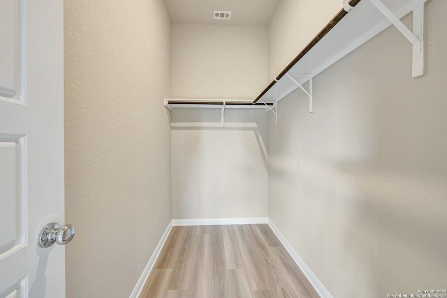 Spacious, unfurnished interior of a new home in Park Place, New Braunfels (Image 56).