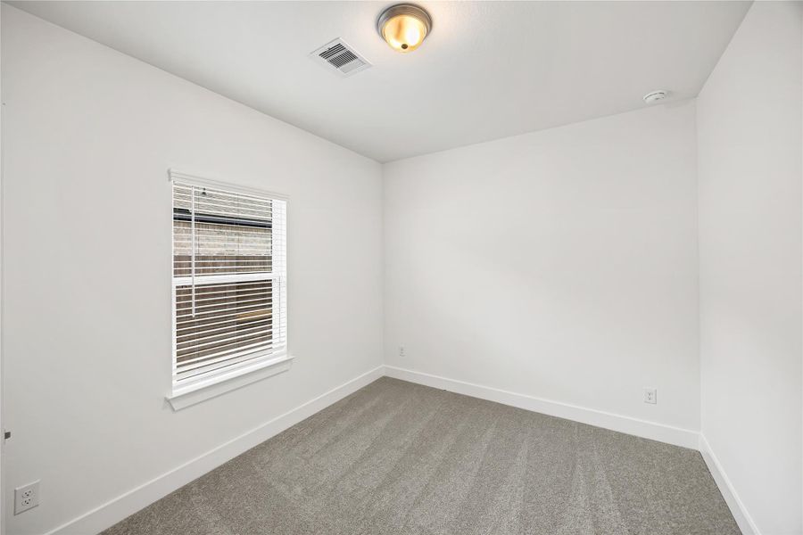 Spacious, unfurnished interior of a new home in River Ranch Meadows, Dayton (Image 14).