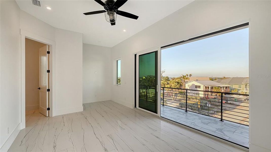 Spacious, unfurnished interior of a new home in , Englewood (Image 20).