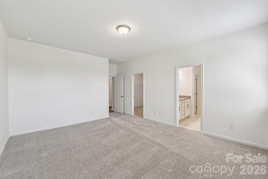 Spacious, unfurnished interior of a new home in , Monroe (Image 28).