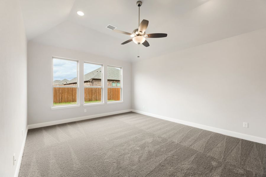 Representative unfurnished interior of a home built from the Bridgeport by UnionMain Homes in Lake Breeze, Lavon (Image 26).