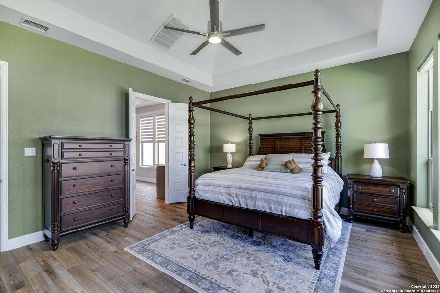 Furnished interior view inside a new home in Balcones Creek 70', Boerne (Image 14).