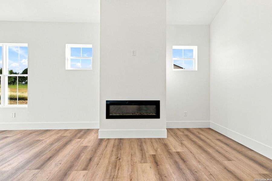 Spacious, unfurnished interior of a new home in , Bandera (Image 52).