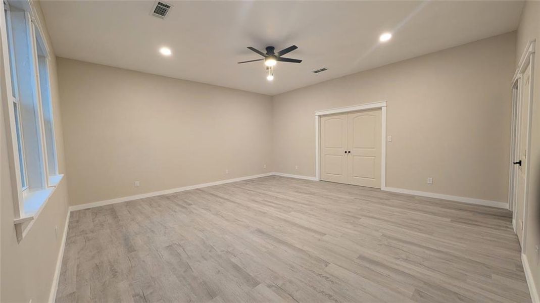 Large 20'x20' Master bedroom Large 20'x20' Master bedroom