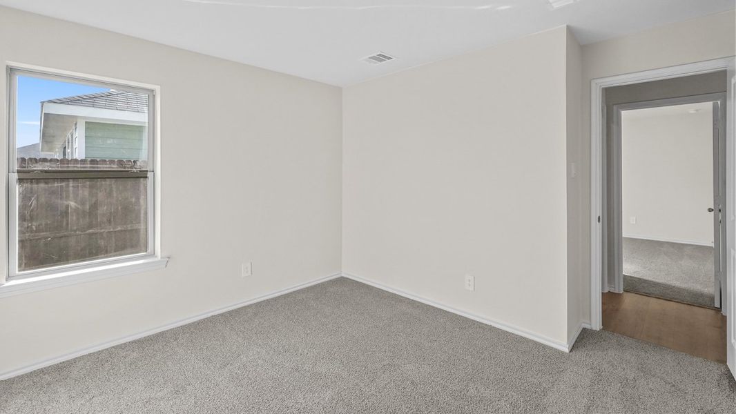 Spacious, unfurnished interior of a new home in Oak Valley Estates, Bullard (Image 19).