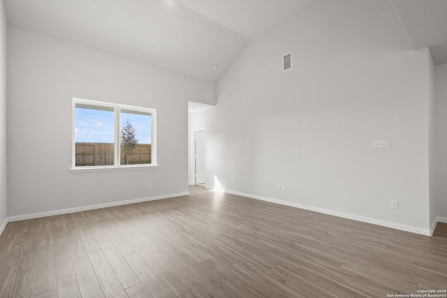 Spacious, unfurnished interior of a new home in Timber Creek, San Antonio (Image 18). Spacious, unfurnished interior of a new home in Timber Creek, San Antonio (Image 18).
