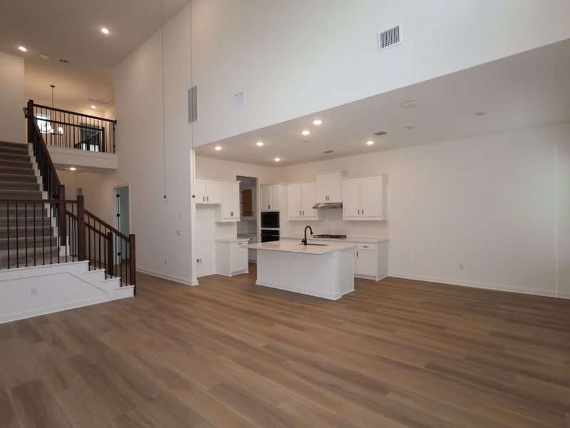 Spacious, unfurnished interior of a new home in Edgewood, Leander (Image 17).