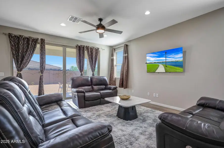 Spacious living/dining area