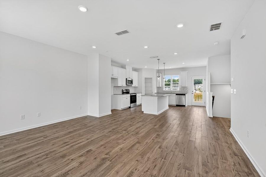Spacious, unfurnished interior of a new home in Rosewood Farm, Lawrenceville (Image 20).