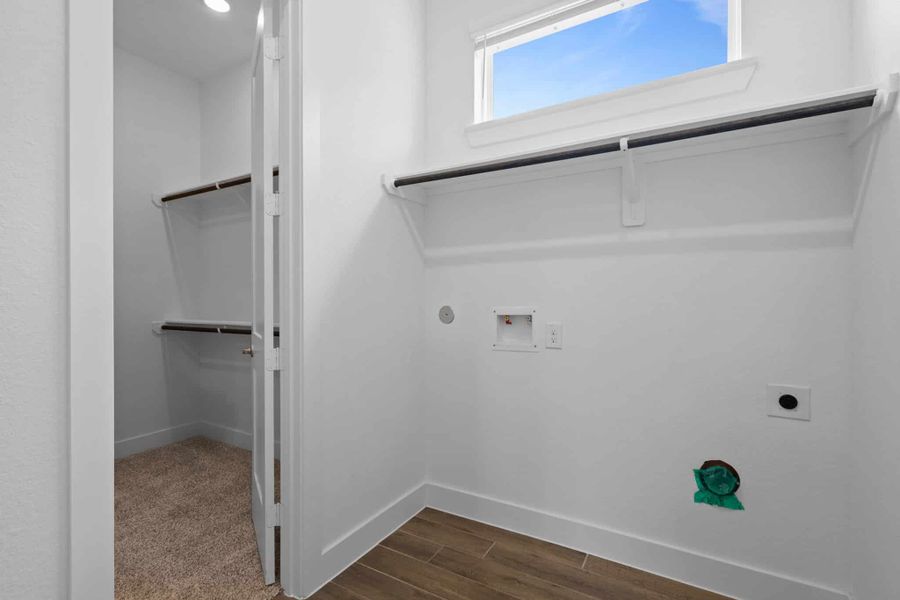 Spacious, unfurnished interior of a new home in Wood Leaf Reserve, Tomball (Image 17).