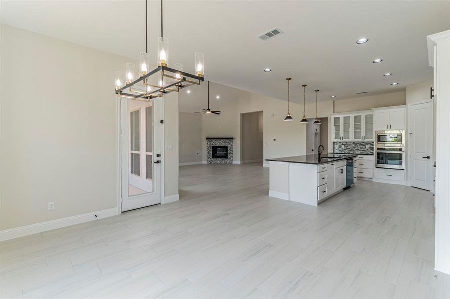 Spacious, unfurnished interior of a new home in , Van Alstyne (Image 20).