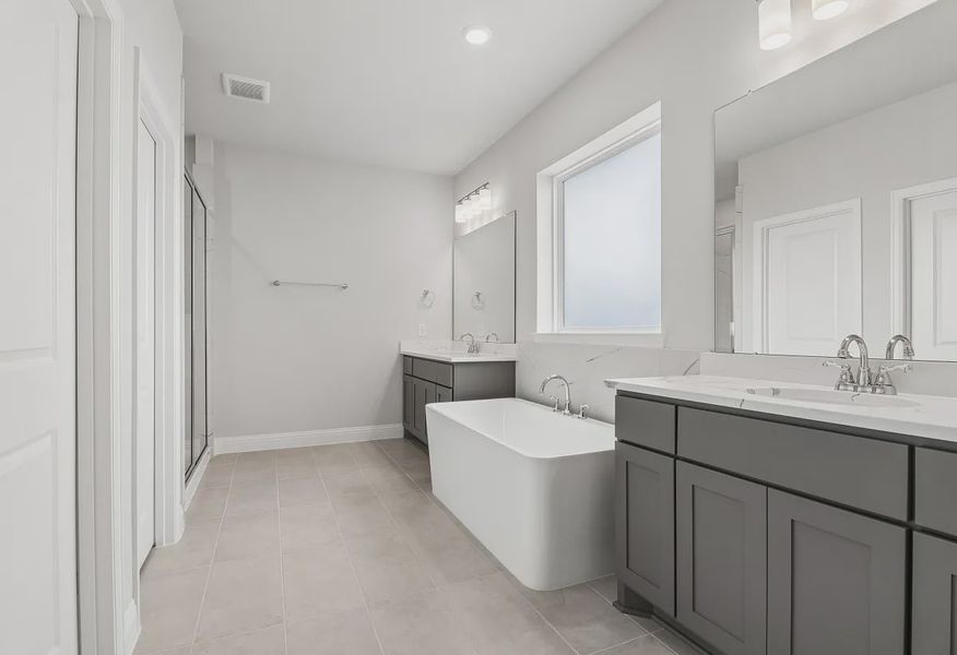 Plan 3069 Primary Bath - 15 of 19