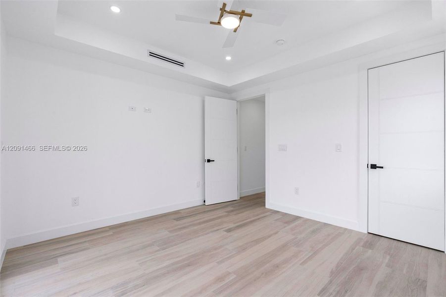 Spacious, unfurnished interior of a new home in , Tavernier (Image 73).