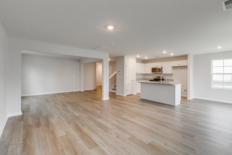 Spacious, unfurnished interior of a new home in Ellington, Elgin (Image 22).