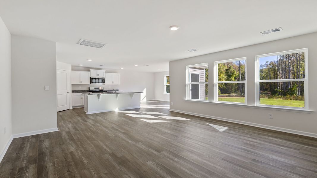 Spacious, unfurnished interior of a new home in Cloverdale Hills, Piedmont (Image 13).