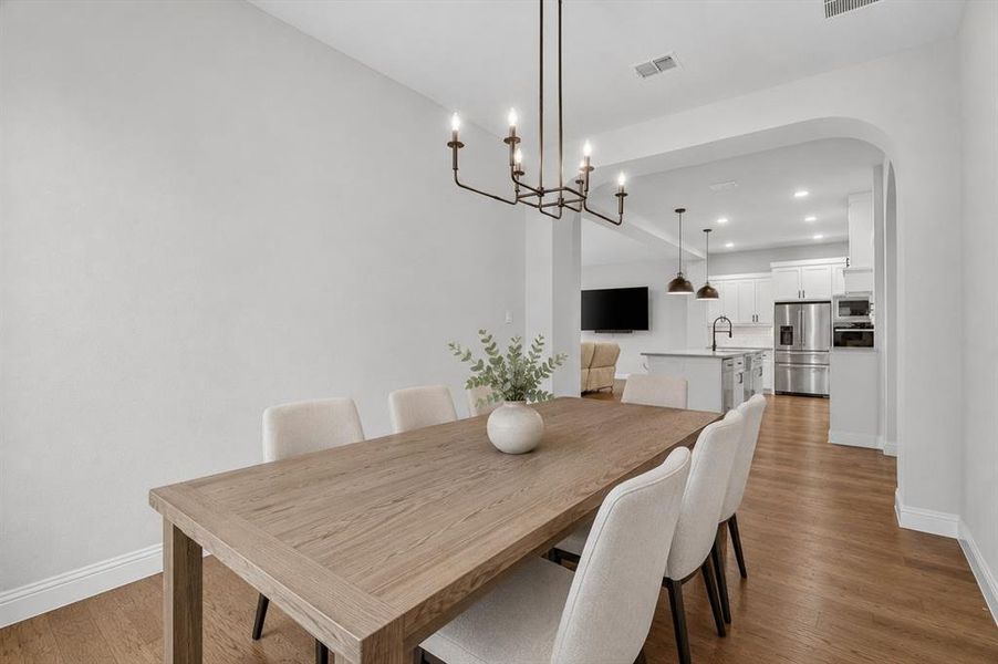 Furnished interior view inside a new home in Rockwood 65', Mansfield (Image 17).