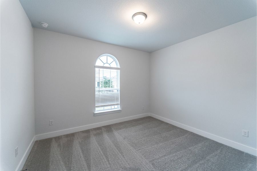 Spacious, unfurnished interior of a new home in Sunfield, Buda (Image 20).