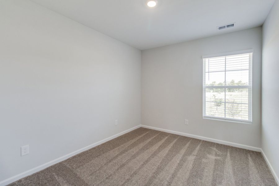 Spacious, unfurnished interior of a new home in Astoria, Columbia (Image 27).
