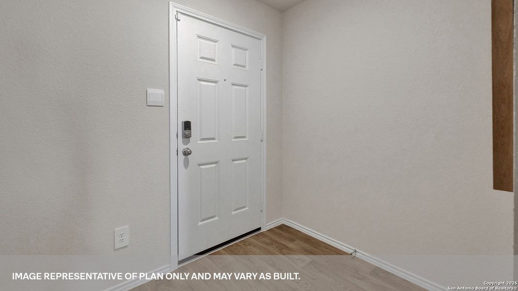 Spacious, unfurnished interior of a new home in Spring Valley, New Braunfels (Image 18).