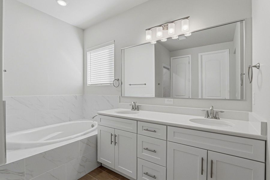 Furnished interior view inside a new home in Paseo Del Este, El Paso (Image 12).