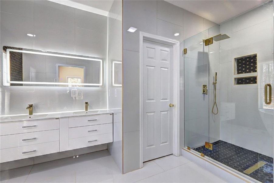 Furnished interior view inside a new home in , Atlanta (Image 14).