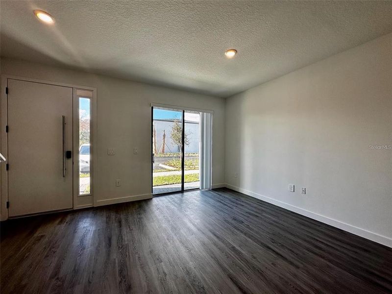 Spacious, unfurnished interior of a new home in , Kissimmee (Image 9).