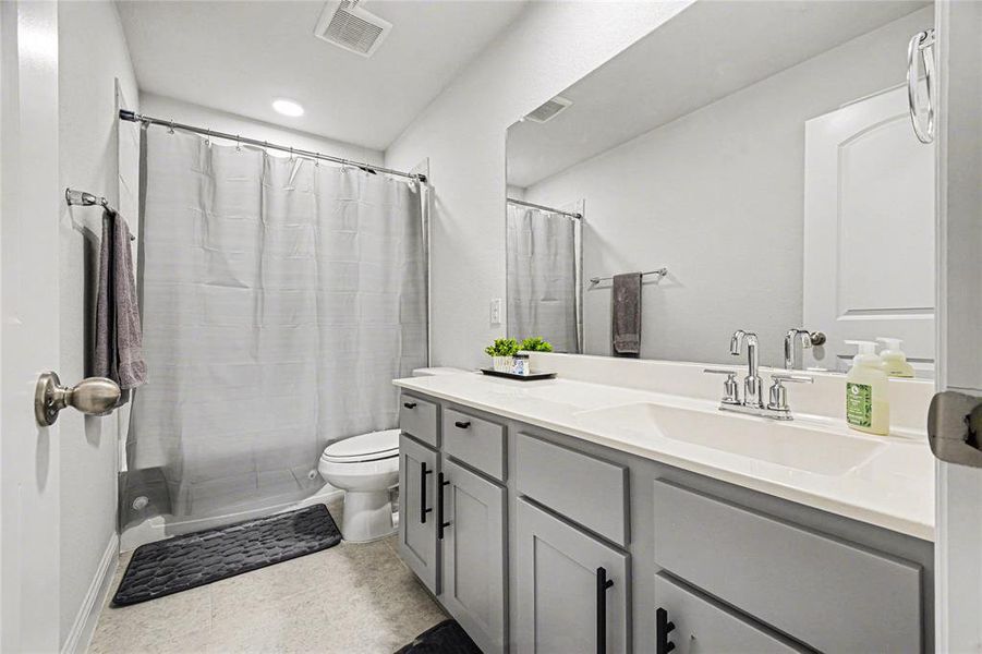 Furnished interior view inside a new home in , Rowlett (Image 25).