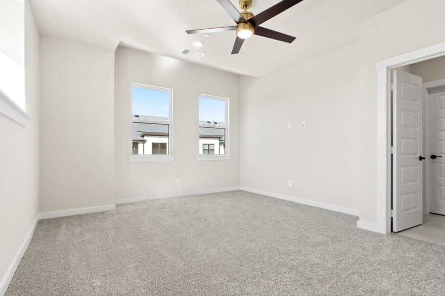 Spacious, unfurnished interior of a new home in Ten Mile Creek, Celina (Image 27).