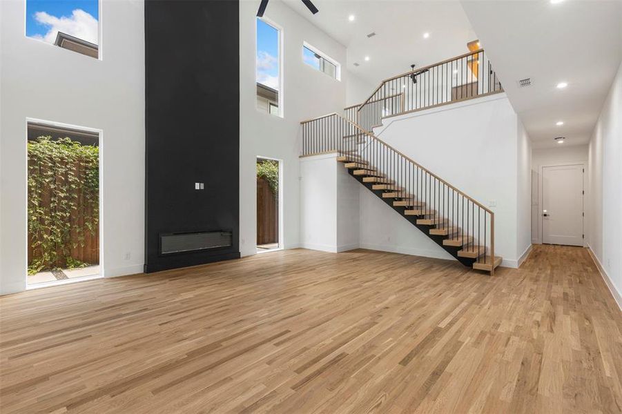 Dramatic 25' ceilings Dramatic 25' ceilings