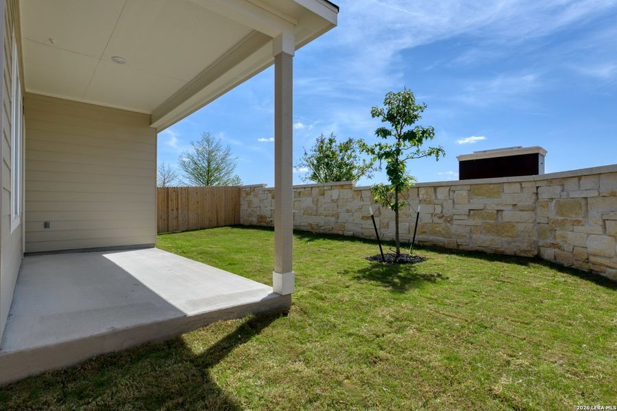 Exterior details and patio area of a home in Hennersby Hollow, San Antonio (Image 3).