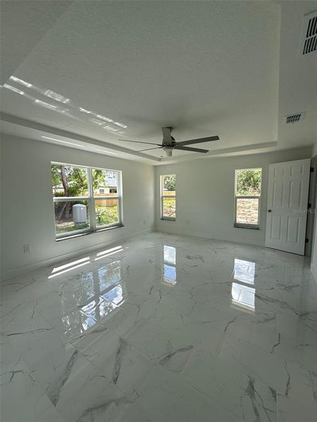 Spacious, unfurnished interior of a new home in , Ocala (Image 9).