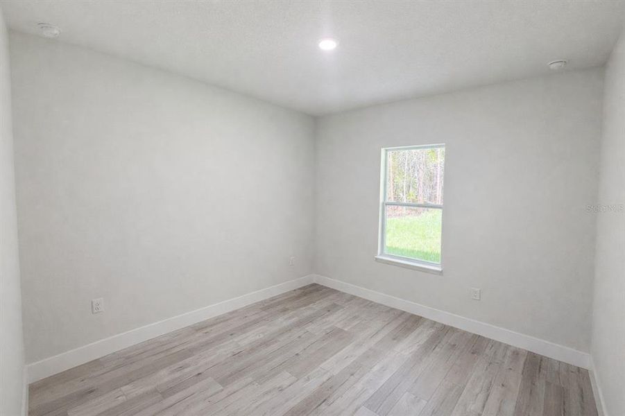 Spacious, unfurnished interior of a new home in , Dunnellon (Image 14).