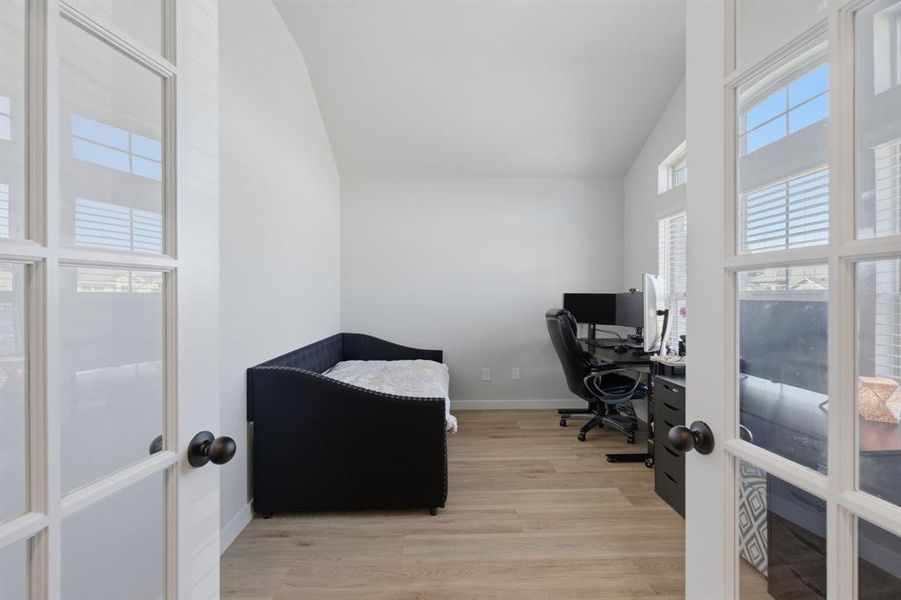 Furnished interior view inside a new home in Trail Creek, Cleburne (Image 13).